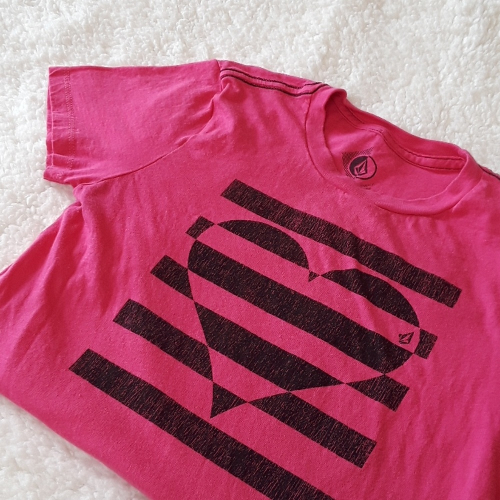 Bright pink Volcom tee